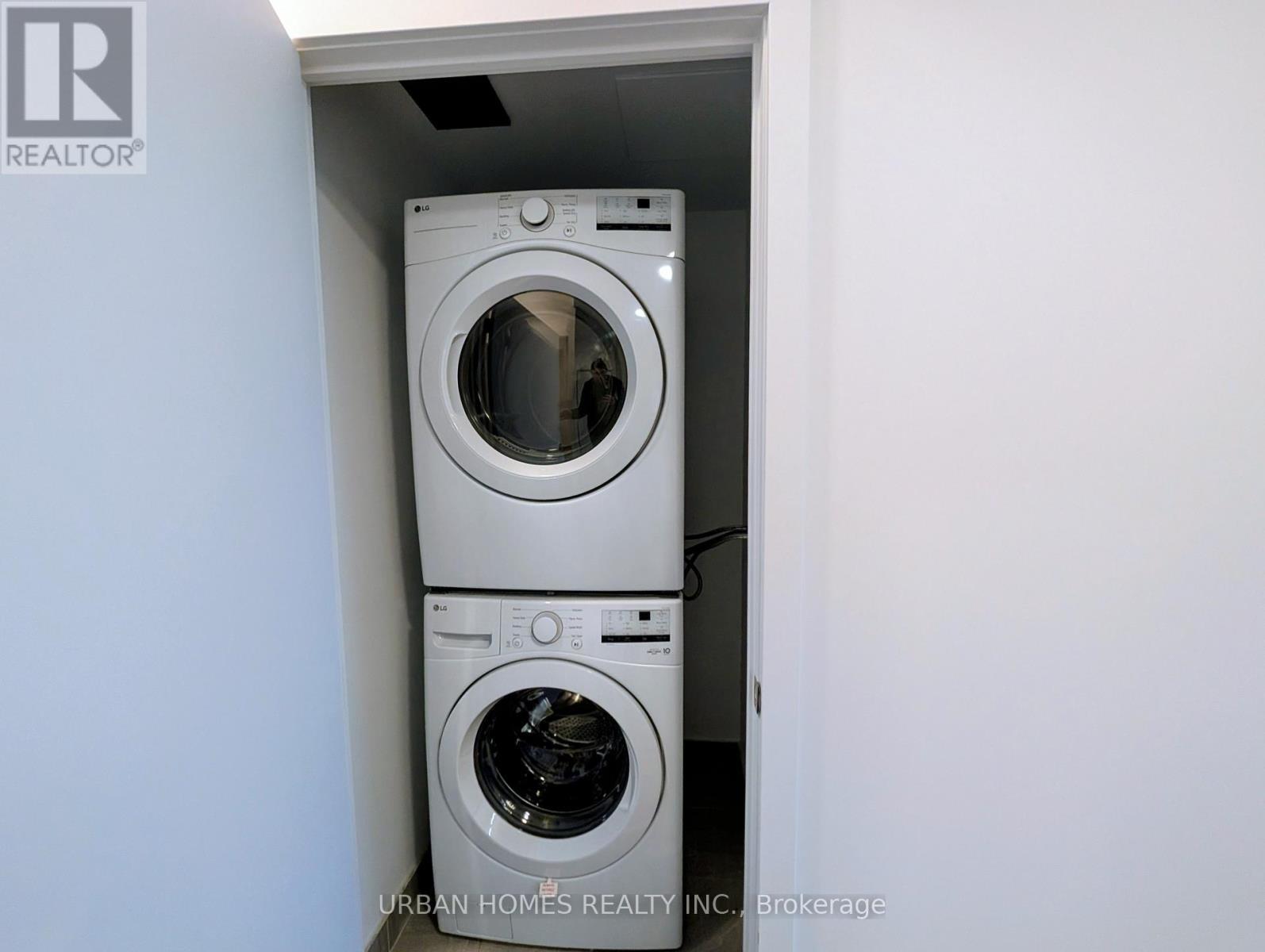 603 - 1720 Bayview Avenue, Toronto, ON - Indoor Photo Showing Laundry Room