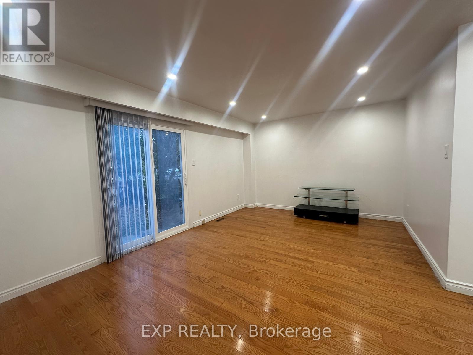 102 Rakewood Crescent, Toronto, ON - Indoor Photo Showing Other Room