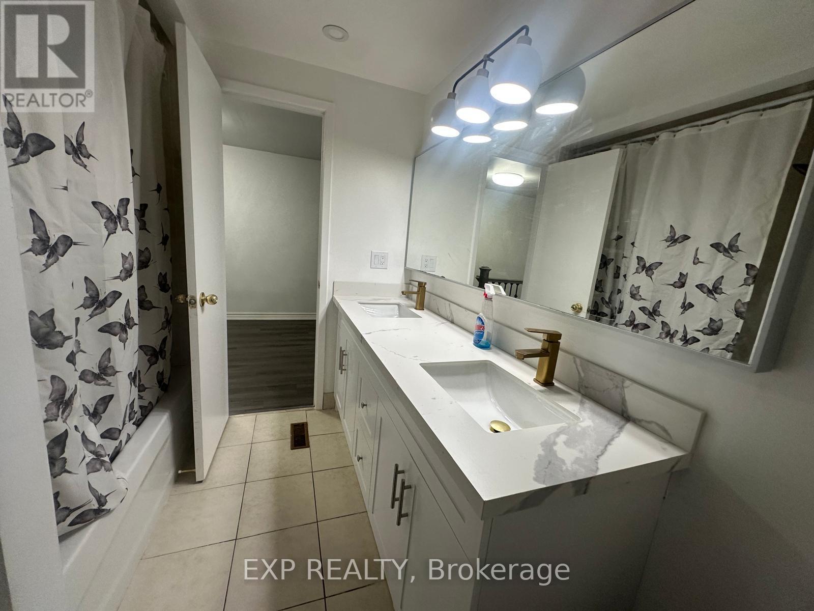 102 Rakewood Crescent, Toronto, ON - Indoor Photo Showing Bathroom