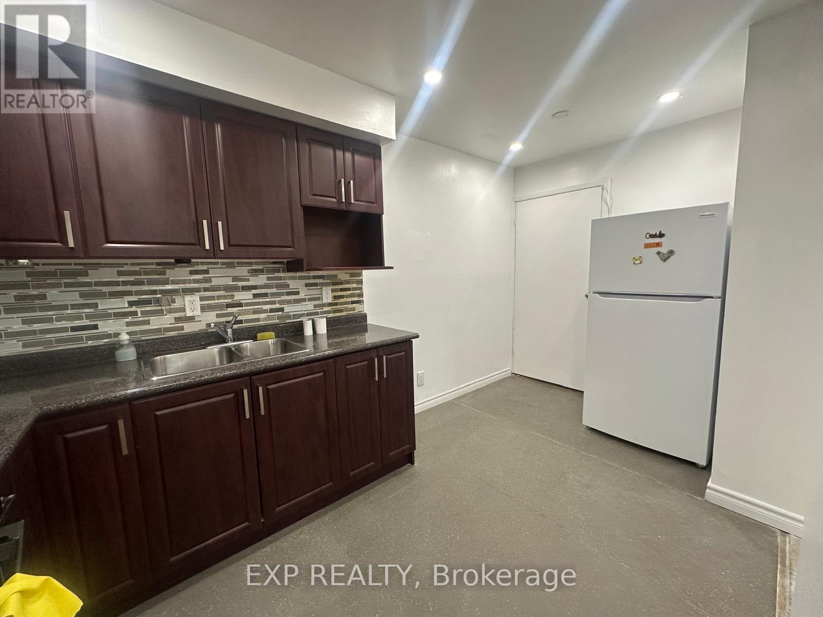 102 Rakewood Crescent, Toronto, ON - Indoor Photo Showing Kitchen With Double Sink