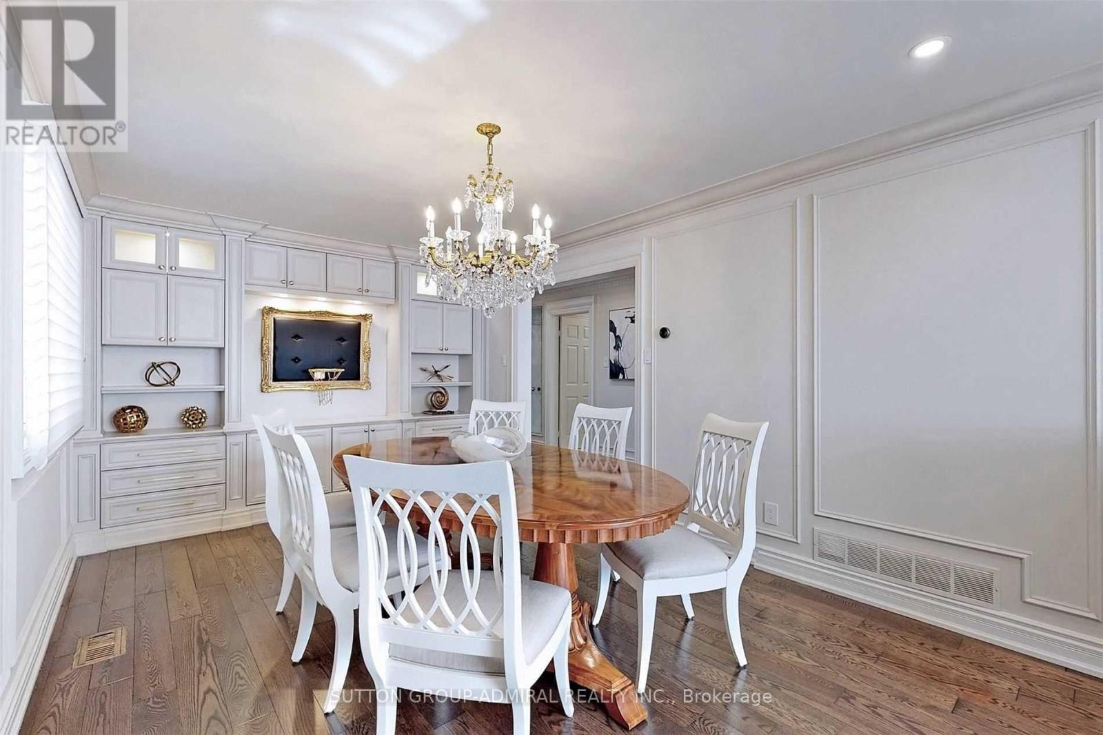 45 Pinewood Drive, Vaughan, ON - Indoor Photo Showing Dining Room