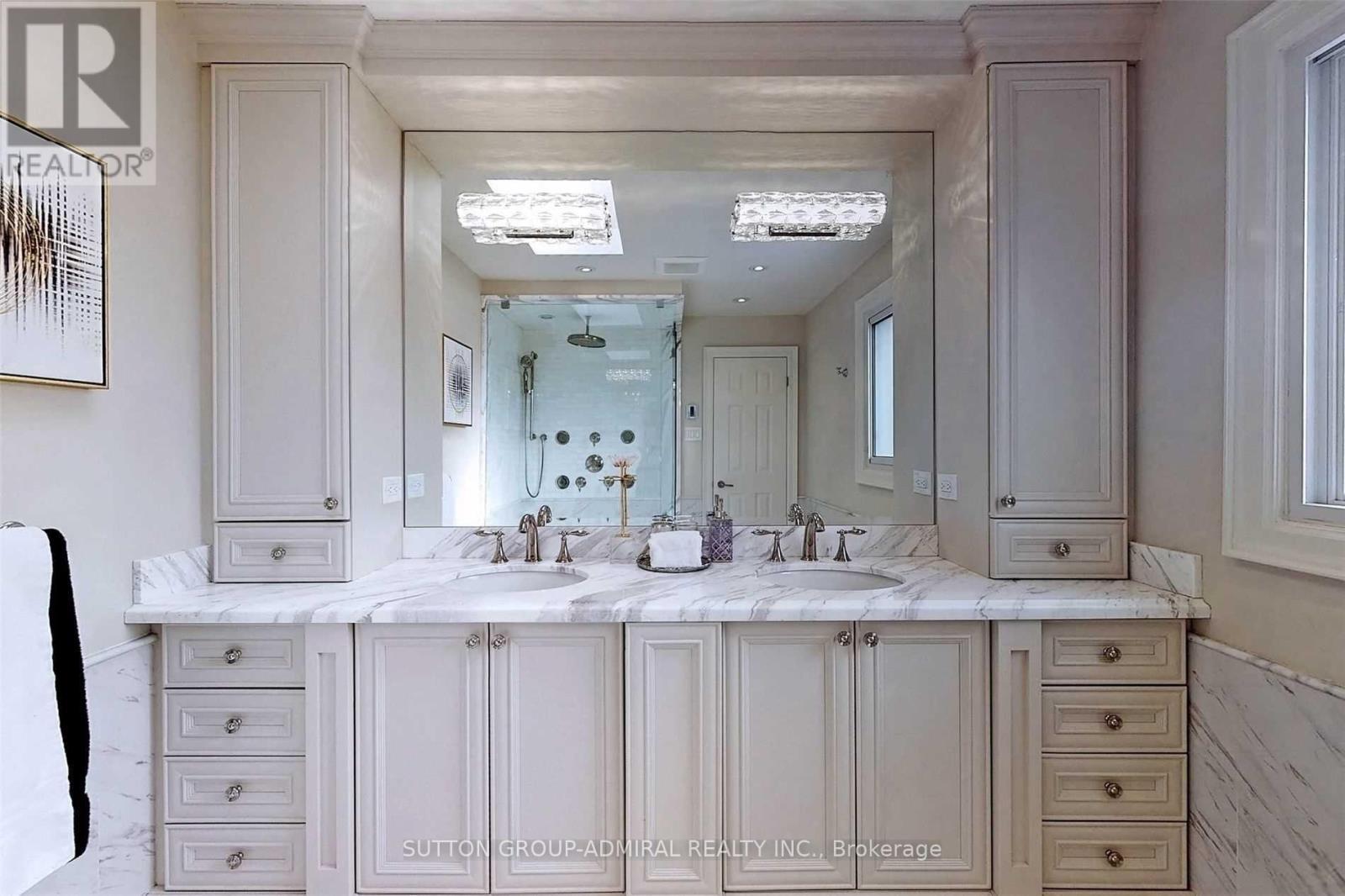 45 Pinewood Drive, Vaughan, ON - Indoor Photo Showing Bathroom