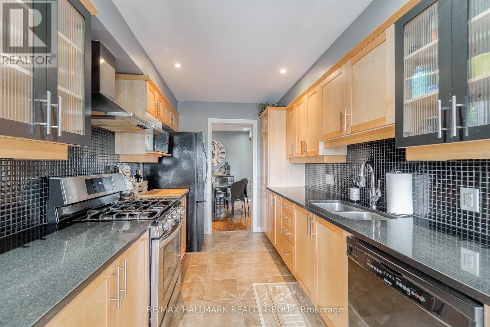 228 Eye Bright Crescent, Ottawa, ON - Indoor Photo Showing Kitchen With Double Sink