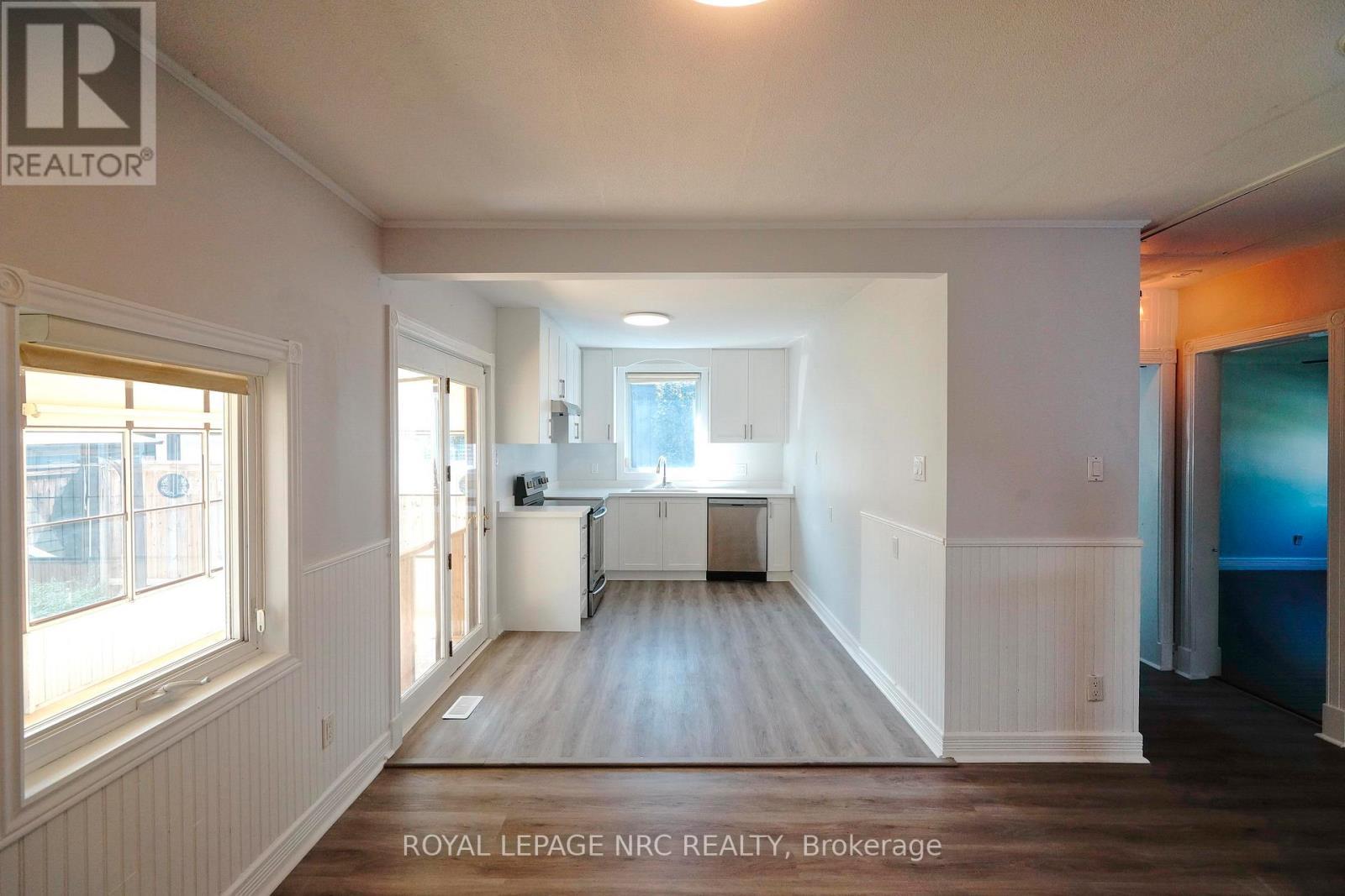 27 Barton Street, St. Catharines (Grapeview), ON - Indoor Photo Showing Other Room