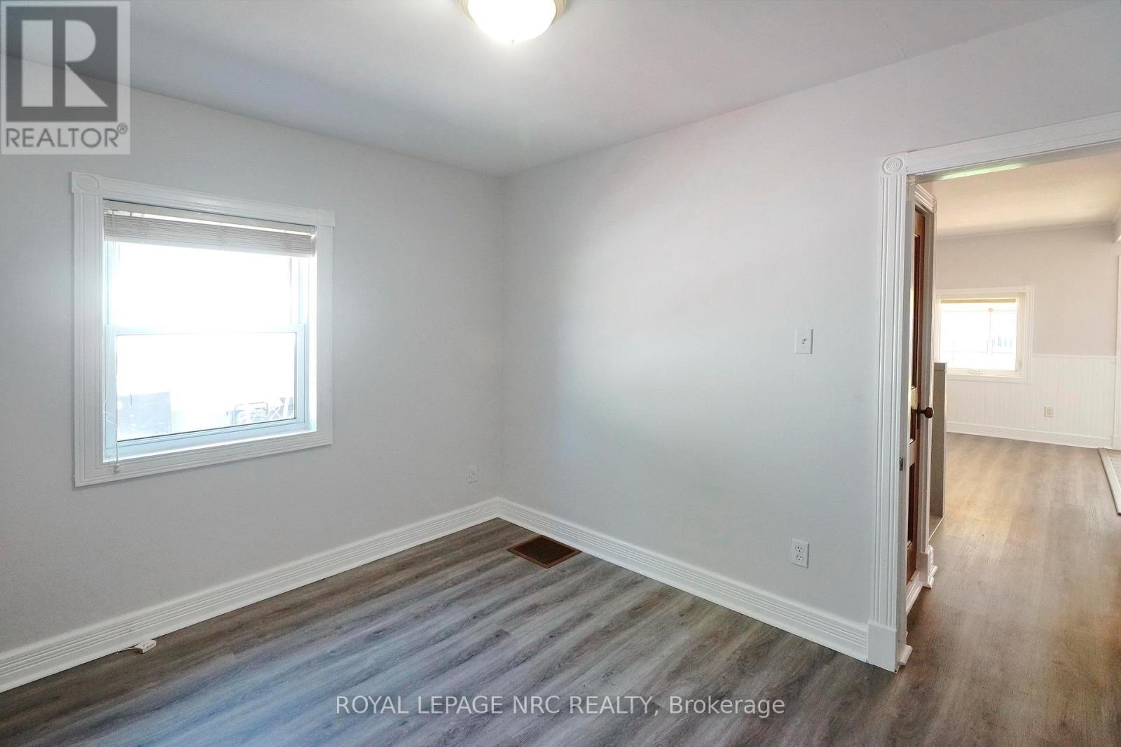 27 Barton Street, St. Catharines (Grapeview), ON - Indoor Photo Showing Other Room