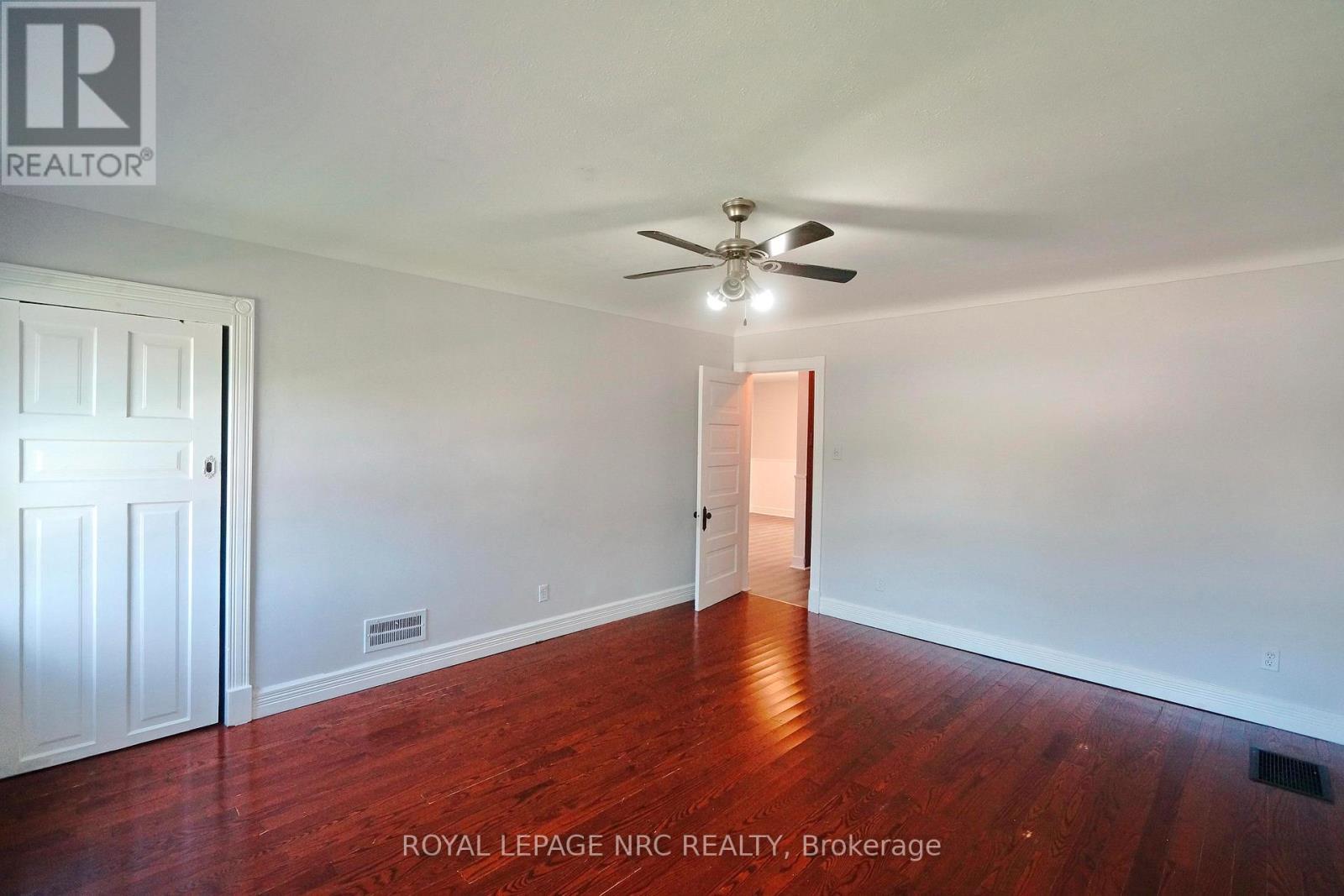 27 Barton Street, St. Catharines (Grapeview), ON - Indoor Photo Showing Other Room