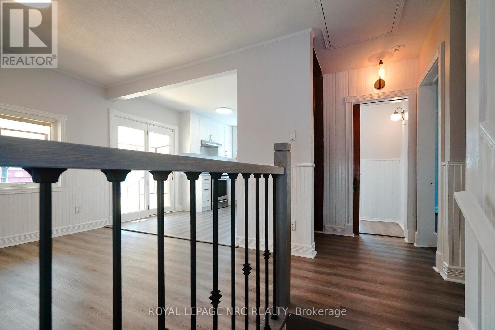 27 Barton Street, St. Catharines (Grapeview), ON - Indoor Photo Showing Other Room