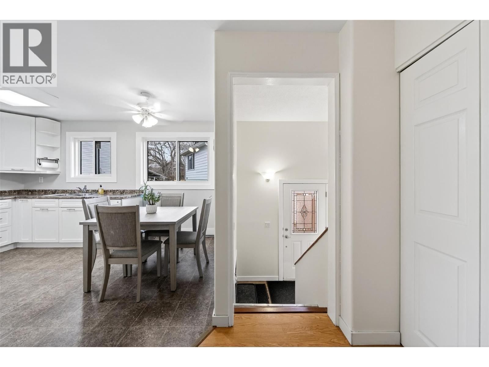 2631 Young Place, Kamloops, BC - Indoor Photo Showing Dining Room