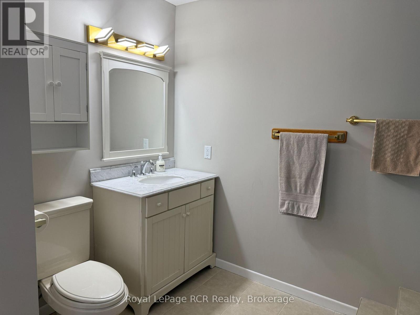 2 - 2 Trafalgar Road, Collingwood, ON - Indoor Photo Showing Bathroom