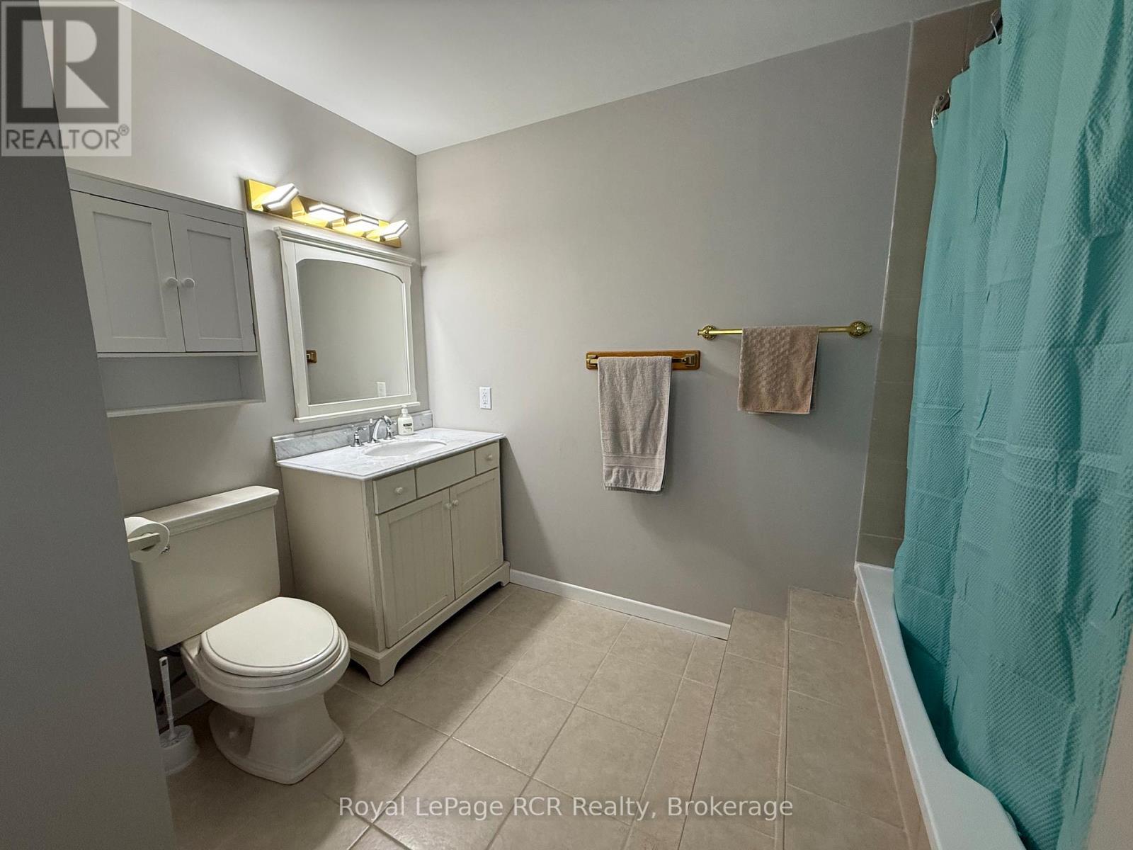 2 - 2 Trafalgar Road, Collingwood, ON - Indoor Photo Showing Bathroom