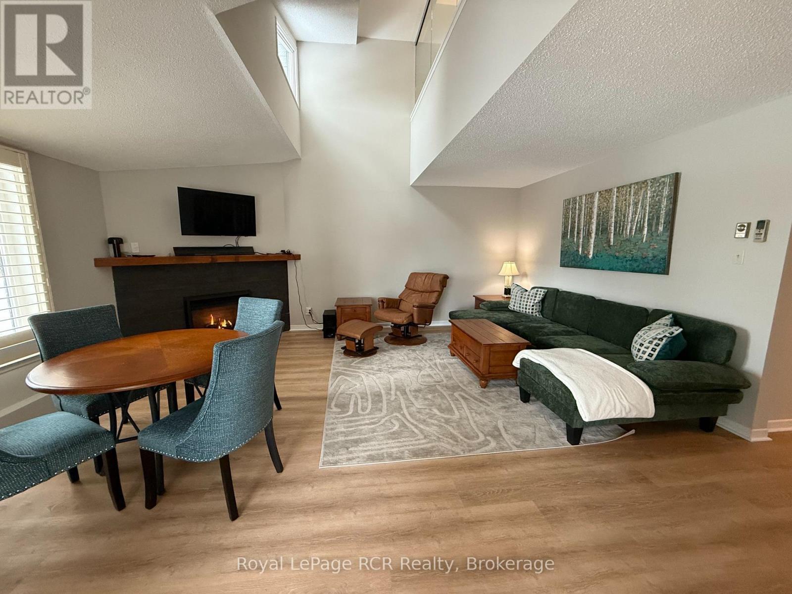 2 - 2 Trafalgar Road, Collingwood, ON - Indoor Photo Showing Dining Room