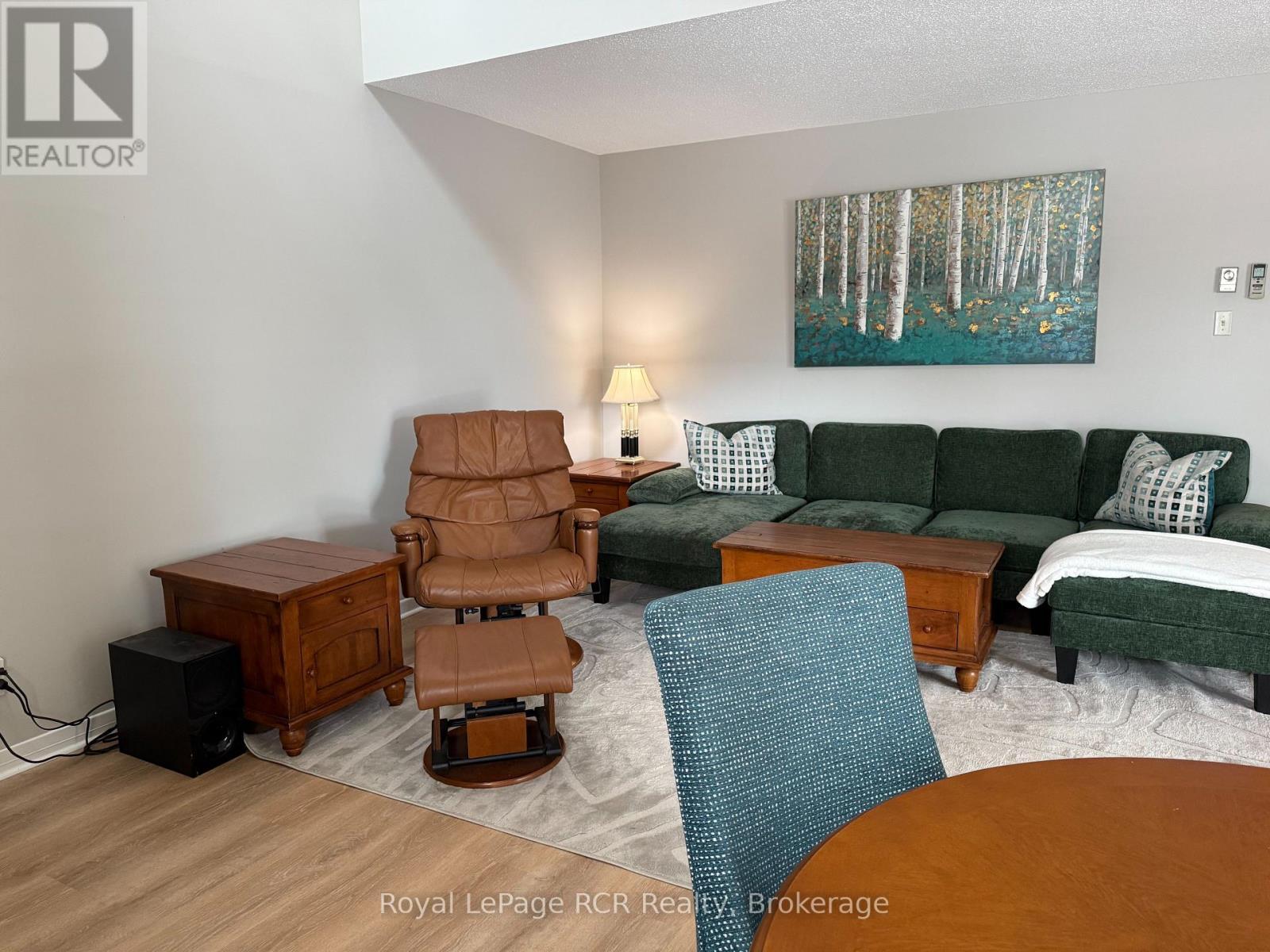 2 - 2 Trafalgar Road, Collingwood, ON - Indoor Photo Showing Living Room