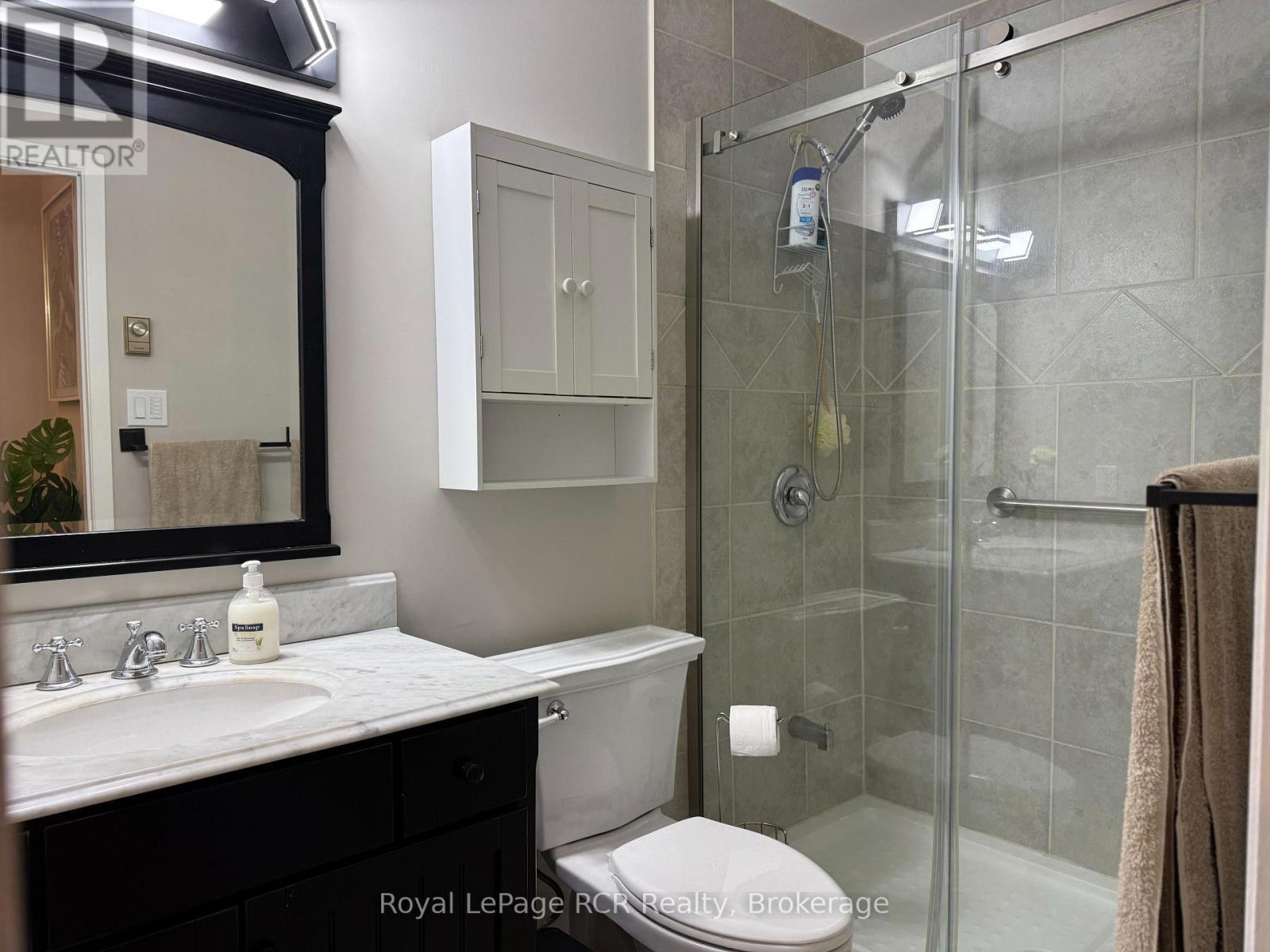 2 - 2 Trafalgar Road, Collingwood, ON - Indoor Photo Showing Bathroom