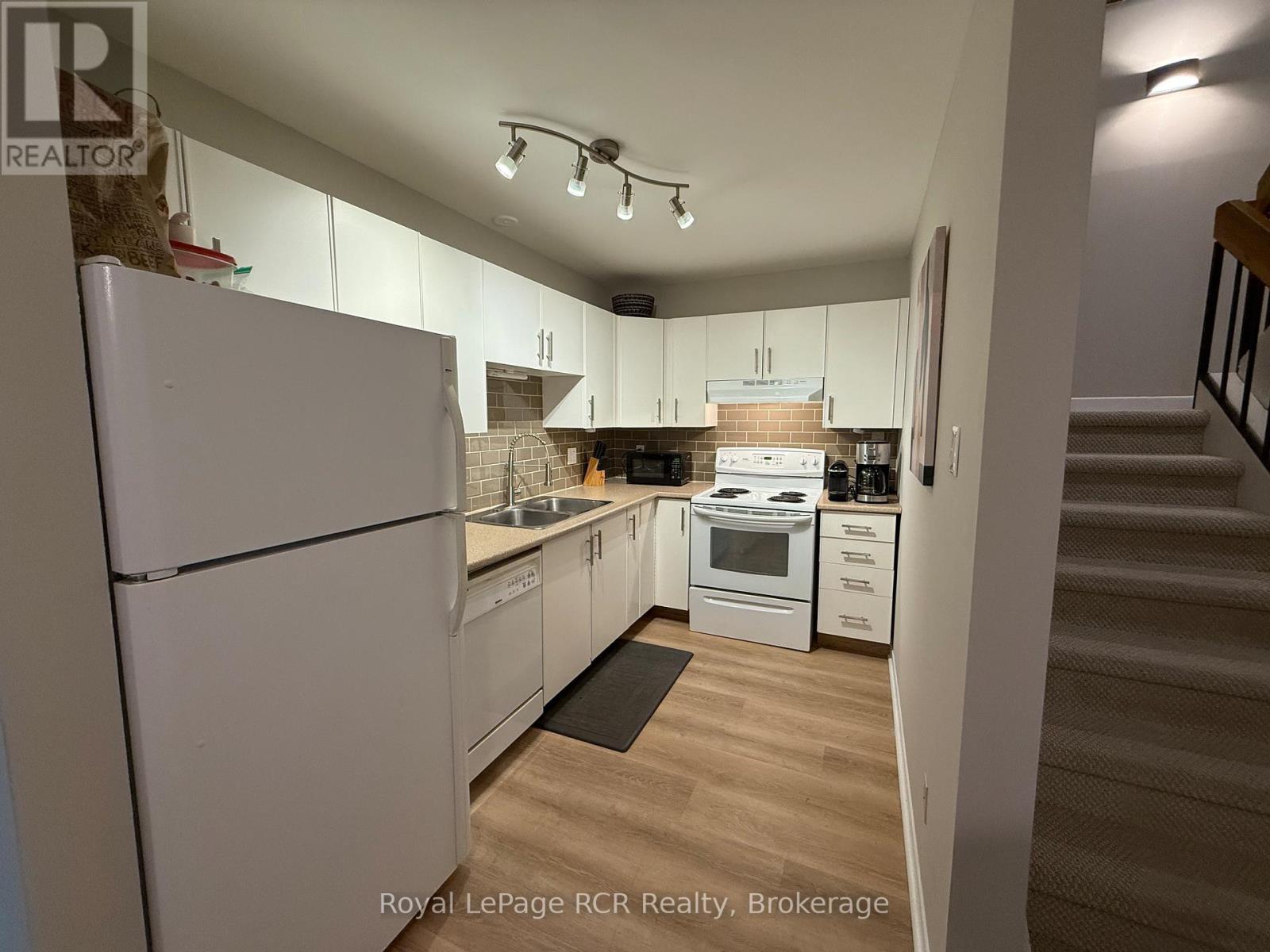 2 - 2 Trafalgar Road, Collingwood, ON - Indoor Photo Showing Kitchen With Double Sink