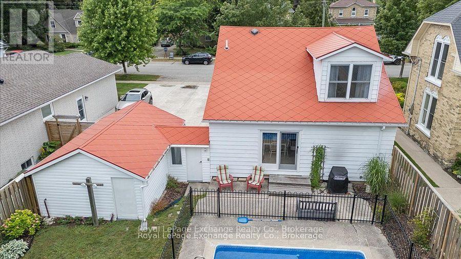 40 Grosvenor Street S, Saugeen Shores, ON - Outdoor With In Ground Pool With Exterior