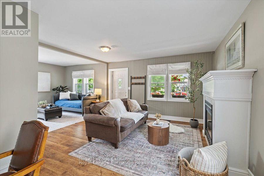 40 Grosvenor Street S, Saugeen Shores, ON - Indoor Photo Showing Living Room