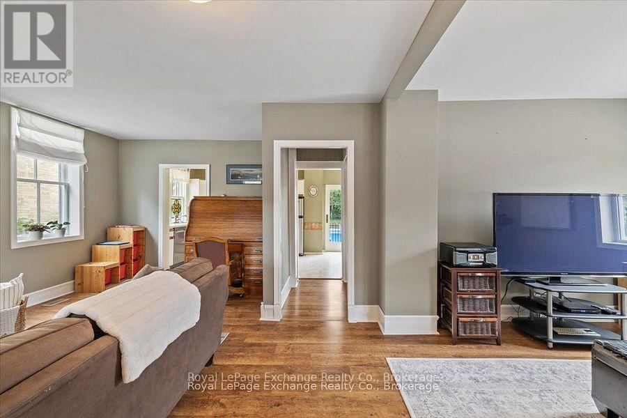 40 Grosvenor Street S, Saugeen Shores, ON - Indoor Photo Showing Living Room