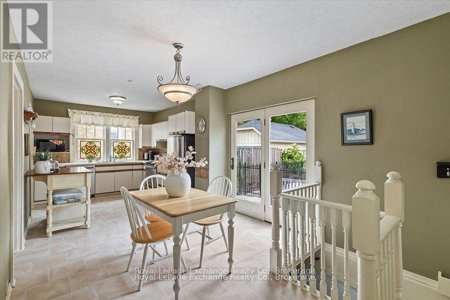 40 Grosvenor Street S, Saugeen Shores, ON - Indoor Photo Showing Dining Room