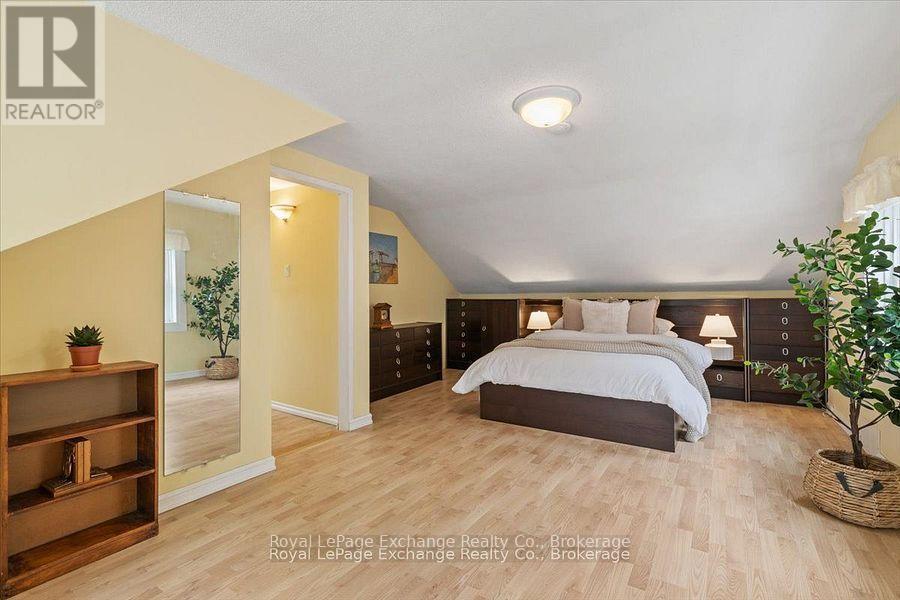 40 Grosvenor Street S, Saugeen Shores, ON - Indoor Photo Showing Bedroom