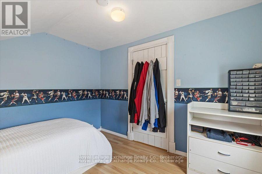 40 Grosvenor Street S, Saugeen Shores, ON - Indoor Photo Showing Bedroom