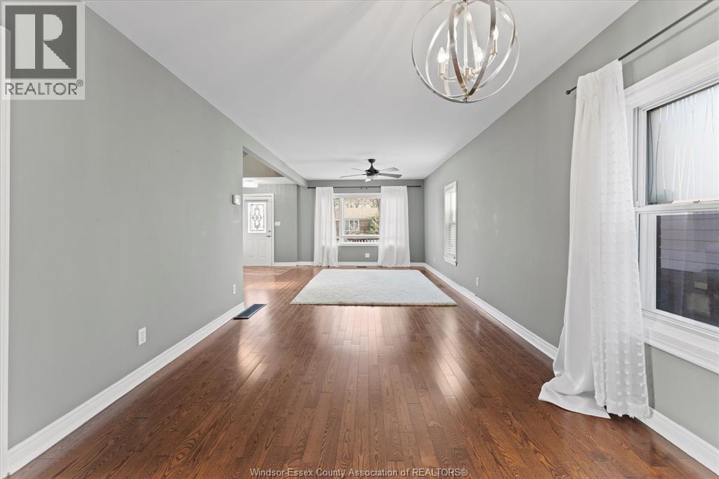 379 Laporte Avenue, Windsor, ON - Indoor Photo Showing Other Room
