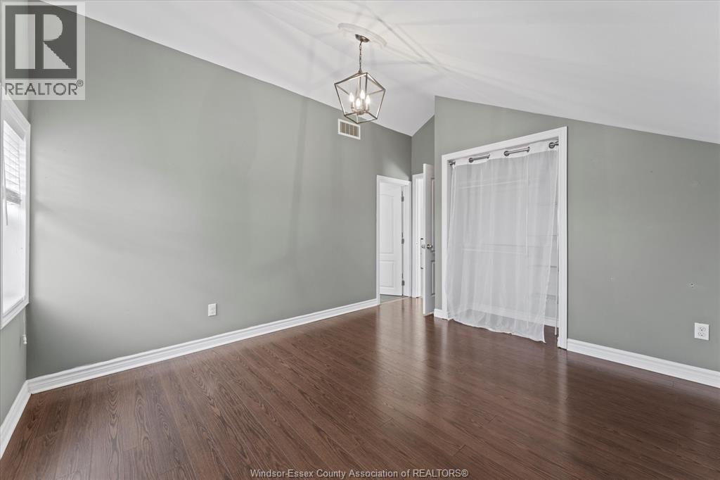 379 Laporte Avenue, Windsor, ON - Indoor Photo Showing Other Room