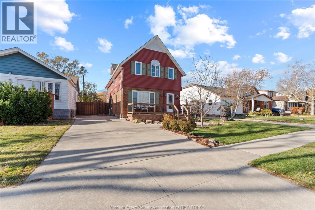 379 Laporte Avenue, Windsor, ON - Outdoor With Facade