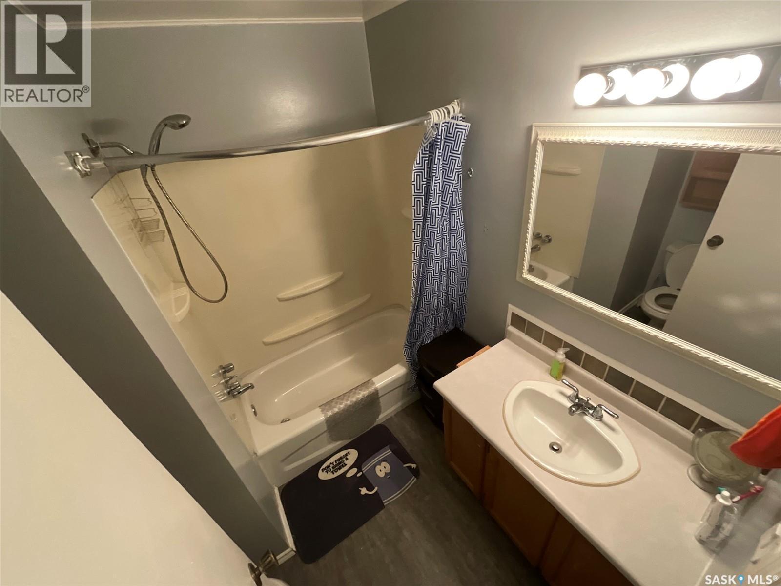 62 Andrews Crescent, Regina, SK - Indoor Photo Showing Bathroom