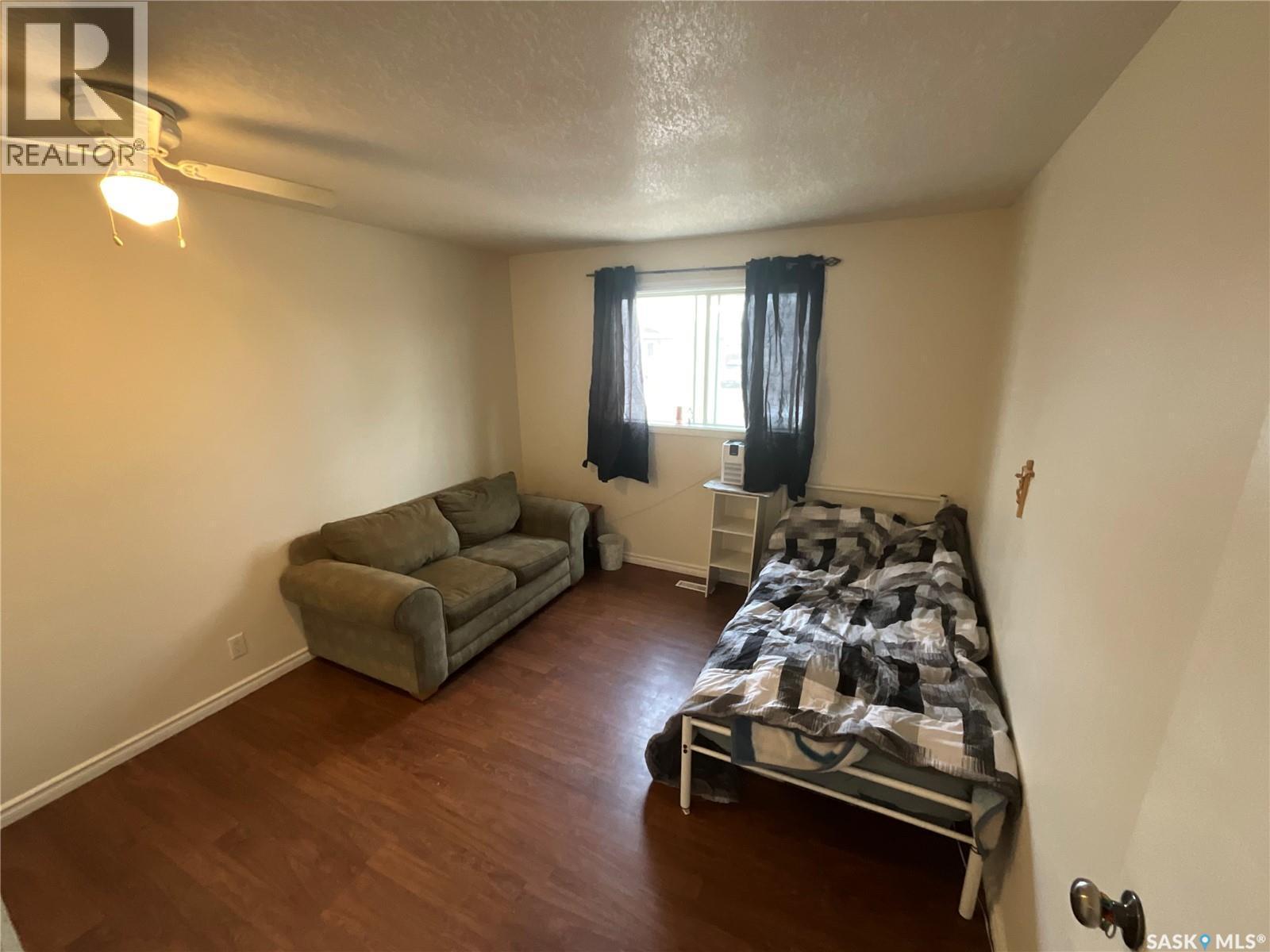 62 Andrews Crescent, Regina, SK - Indoor Photo Showing Living Room