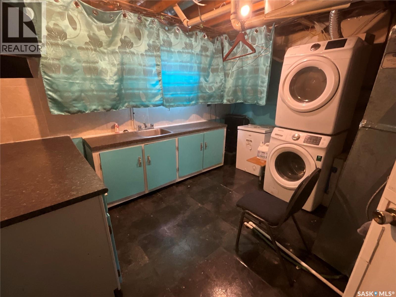 62 Andrews Crescent, Regina, SK - Indoor Photo Showing Laundry Room