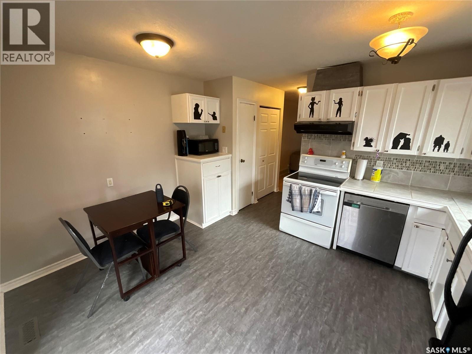 62 Andrews Crescent, Regina, SK - Indoor Photo Showing Kitchen
