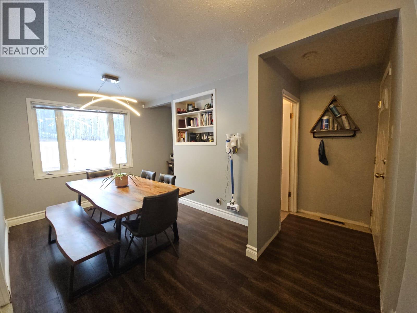 5640 Westgate Road Nw, Chetwynd, BC - Indoor Photo Showing Dining Room