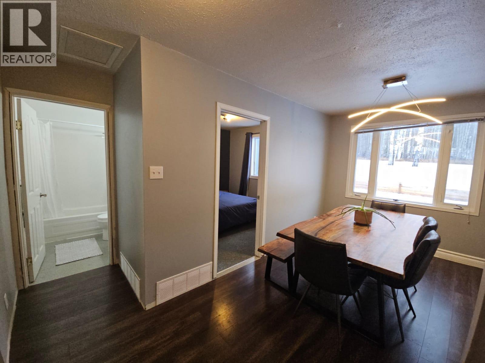5640 Westgate Road Nw, Chetwynd, BC - Indoor Photo Showing Dining Room