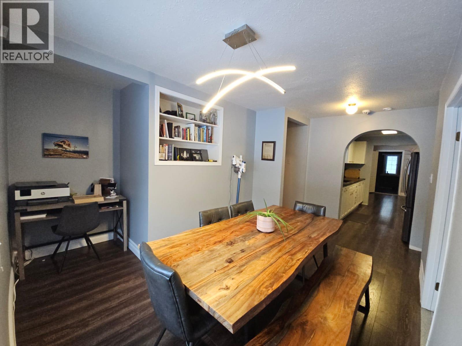 5640 Westgate Road Nw, Chetwynd, BC - Indoor Photo Showing Dining Room