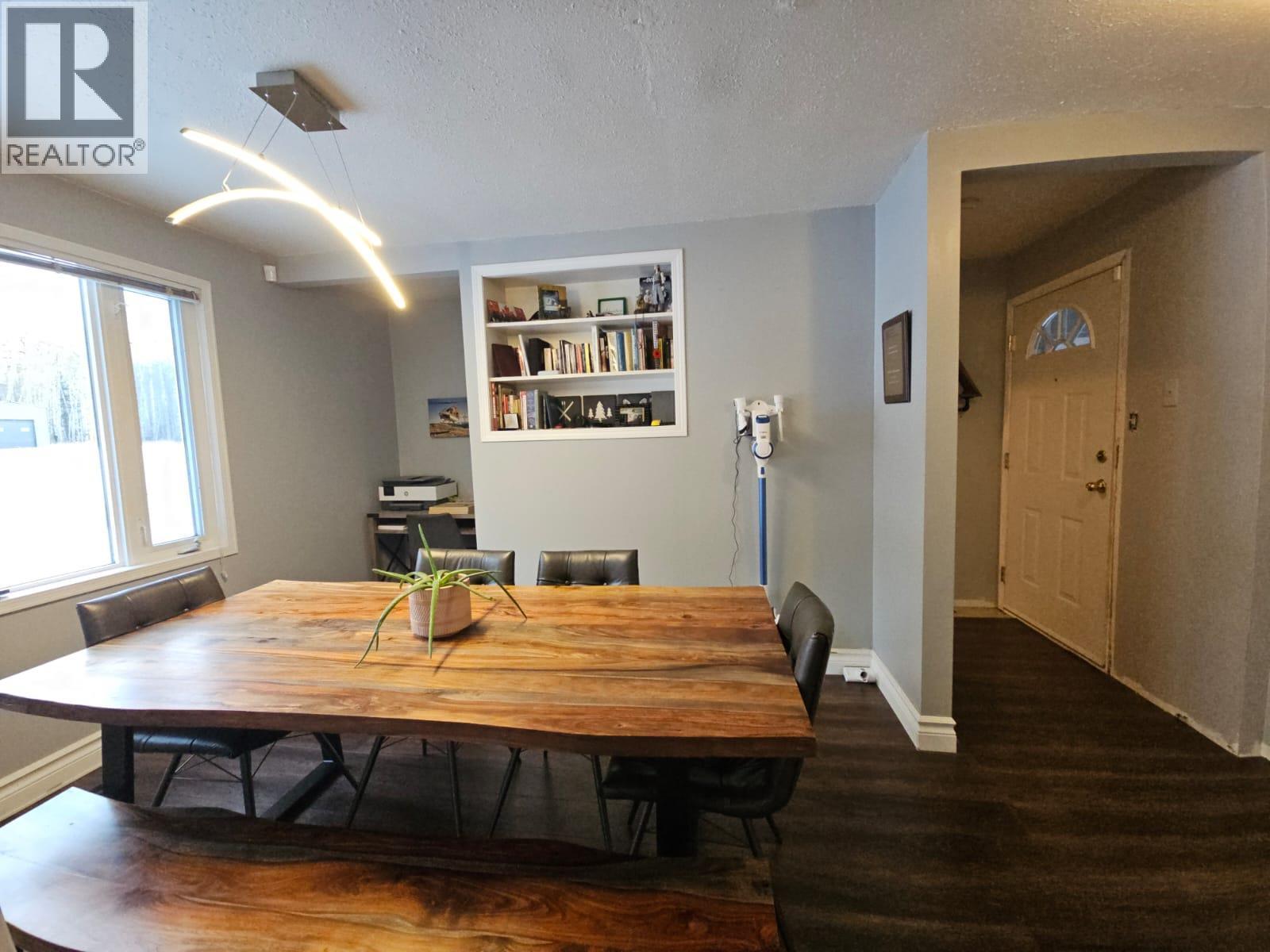 5640 Westgate Road Nw, Chetwynd, BC - Indoor Photo Showing Dining Room