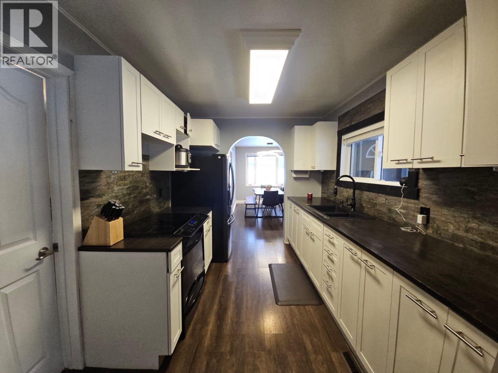 5640 Westgate Road Nw, Chetwynd, BC - Indoor Photo Showing Kitchen With Double Sink