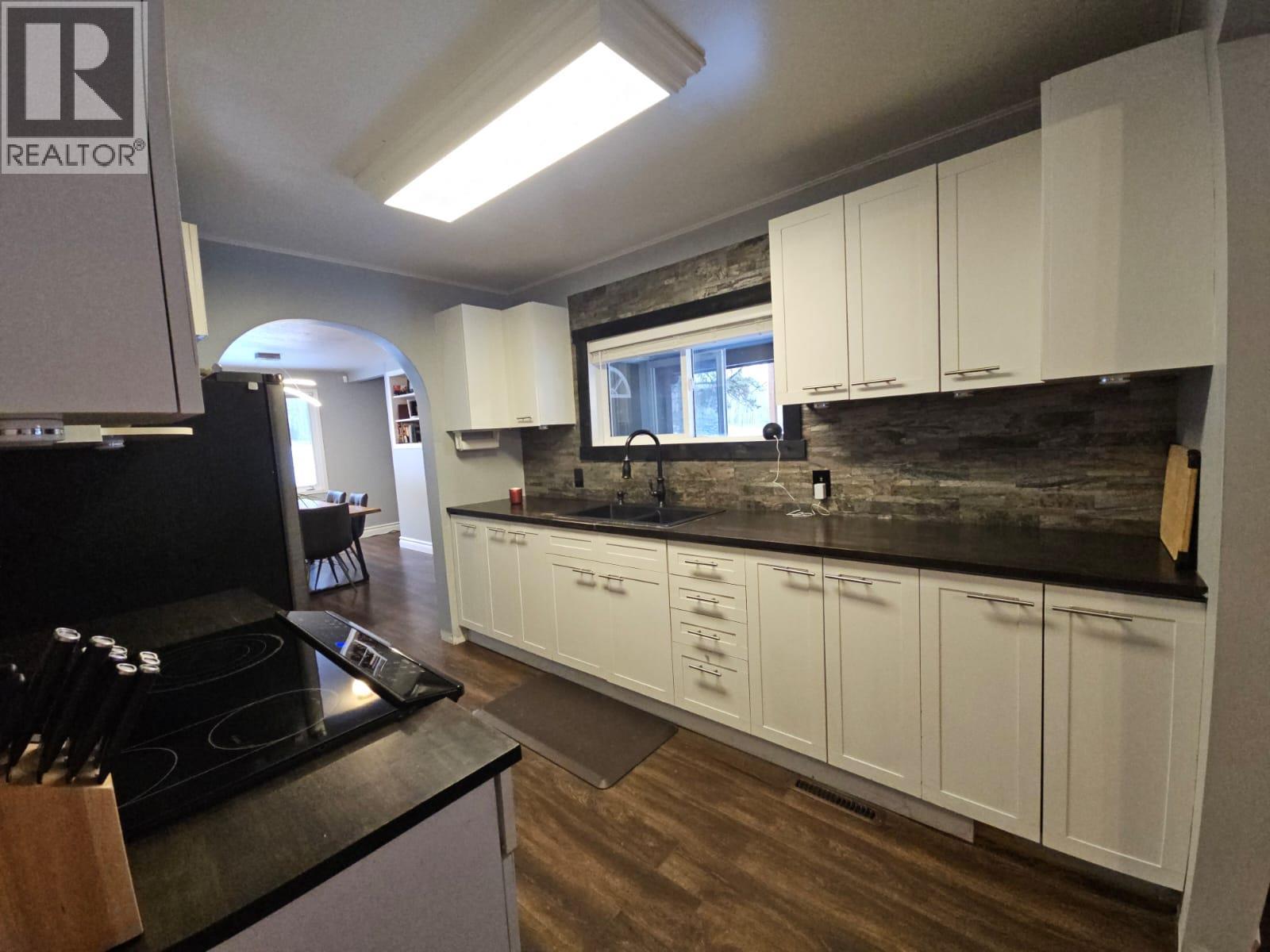 5640 Westgate Road Nw, Chetwynd, BC - Indoor Photo Showing Kitchen