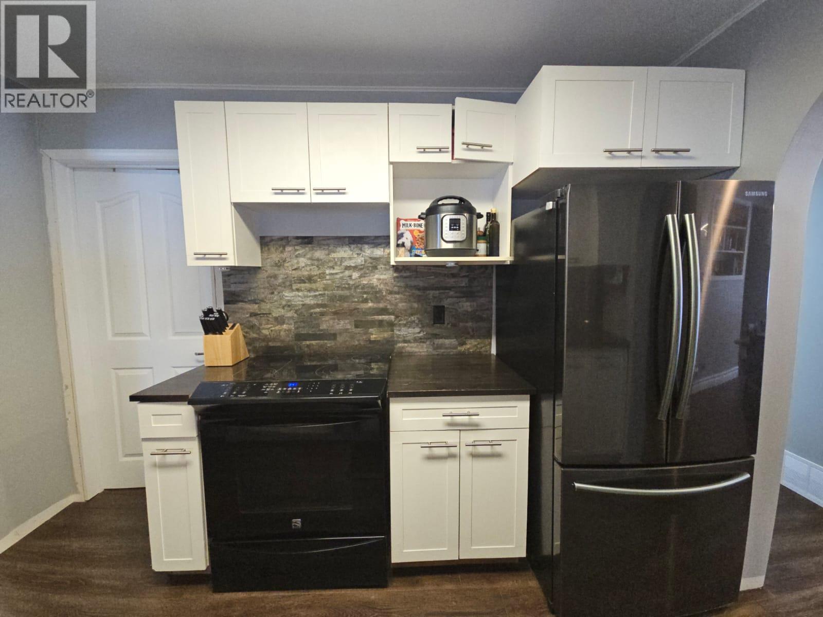 5640 Westgate Road Nw, Chetwynd, BC - Indoor Photo Showing Kitchen