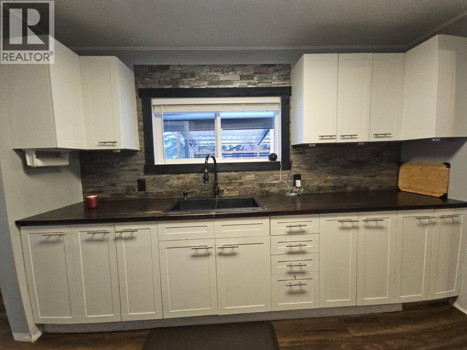 5640 Westgate Road Nw, Chetwynd, BC - Indoor Photo Showing Kitchen