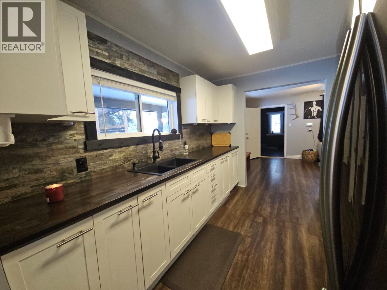5640 Westgate Road Nw, Chetwynd, BC - Indoor Photo Showing Kitchen With Double Sink
