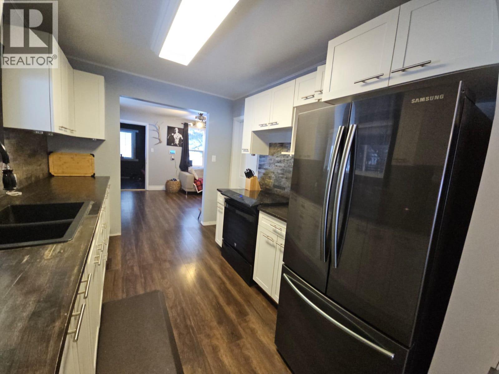 5640 Westgate Road Nw, Chetwynd, BC - Indoor Photo Showing Kitchen With Double Sink