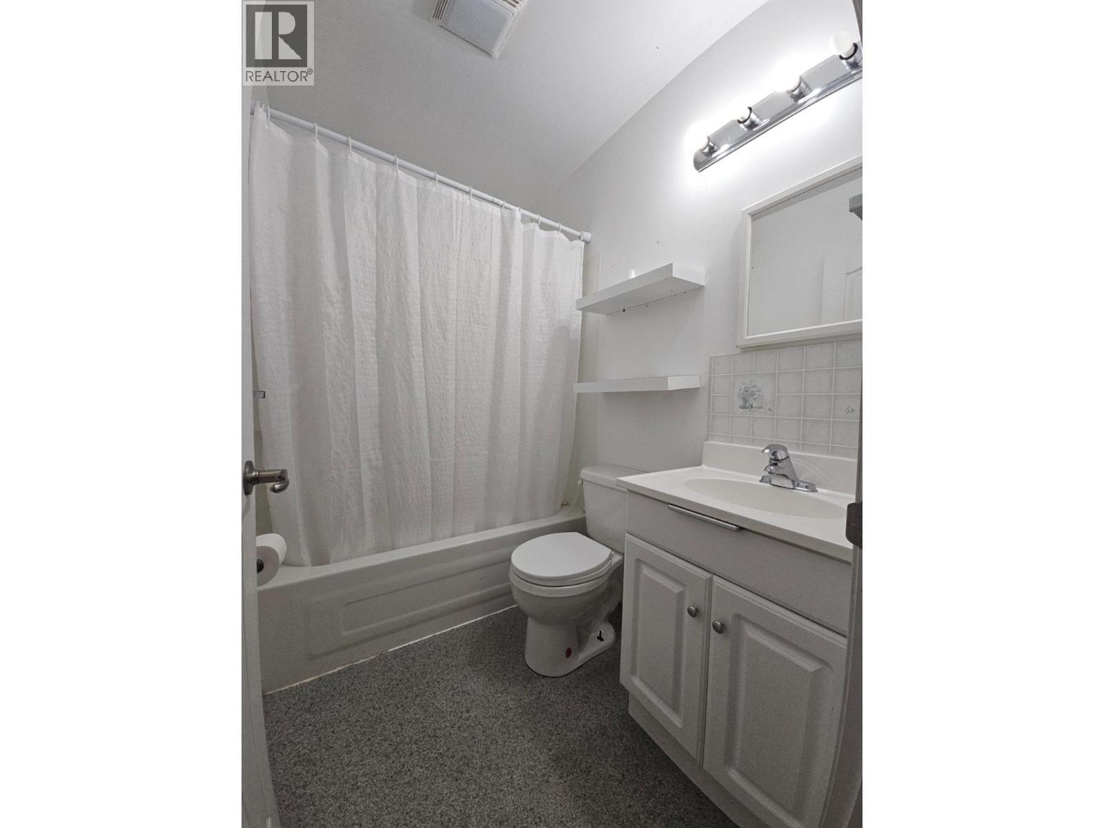 5640 Westgate Road Nw, Chetwynd, BC - Indoor Photo Showing Bathroom