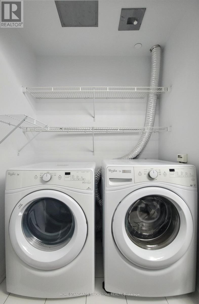 Th121 - 223 Duplex Avenue, Toronto, ON - Indoor Photo Showing Laundry Room