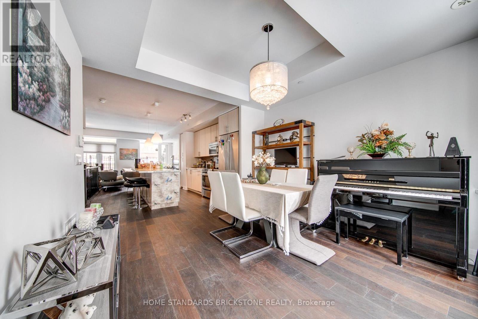 Th121 - 223 Duplex Avenue, Toronto, ON - Indoor