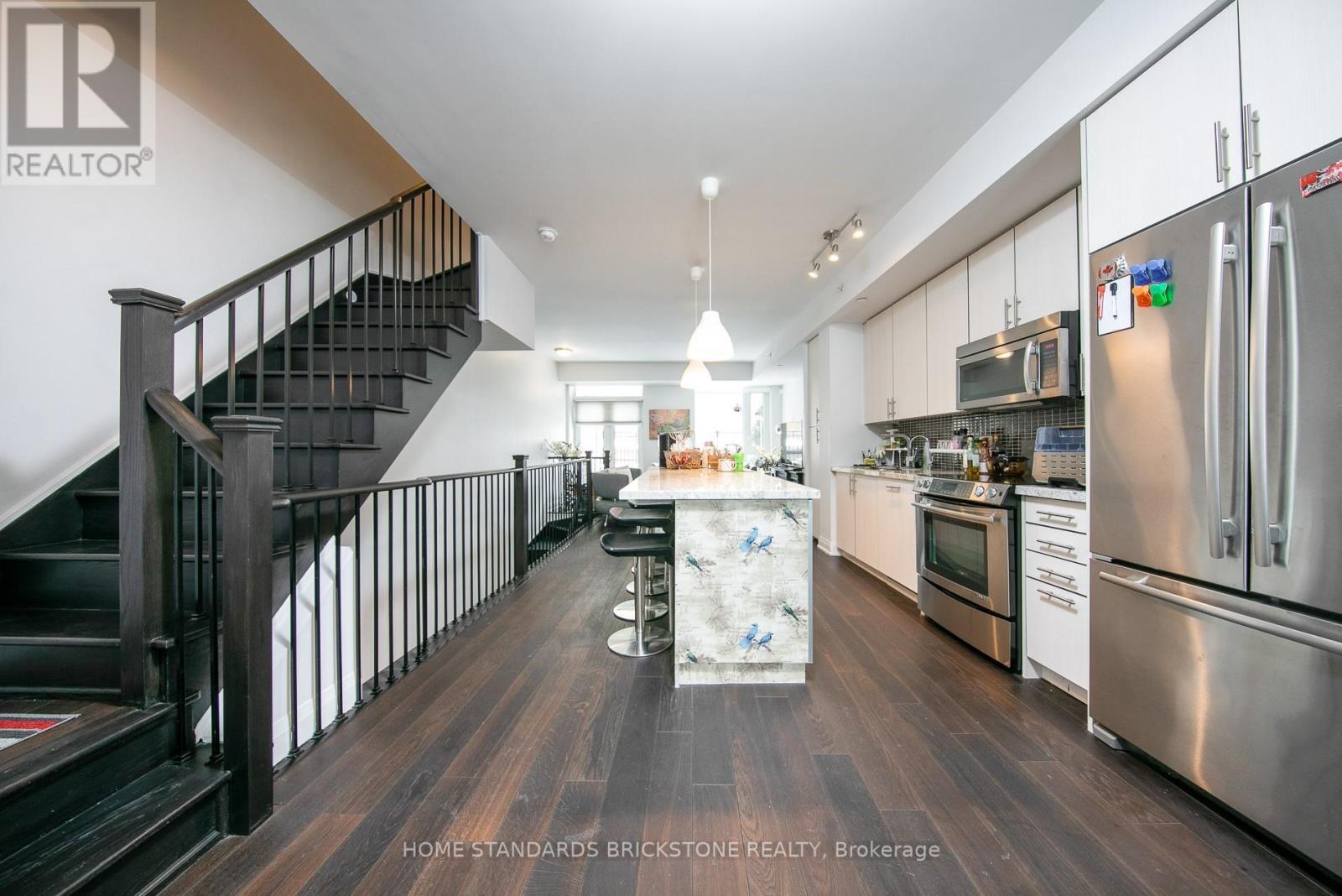 Th121 - 223 Duplex Avenue, Toronto, ON - Indoor Photo Showing Kitchen With Stainless Steel Kitchen With Upgraded Kitchen