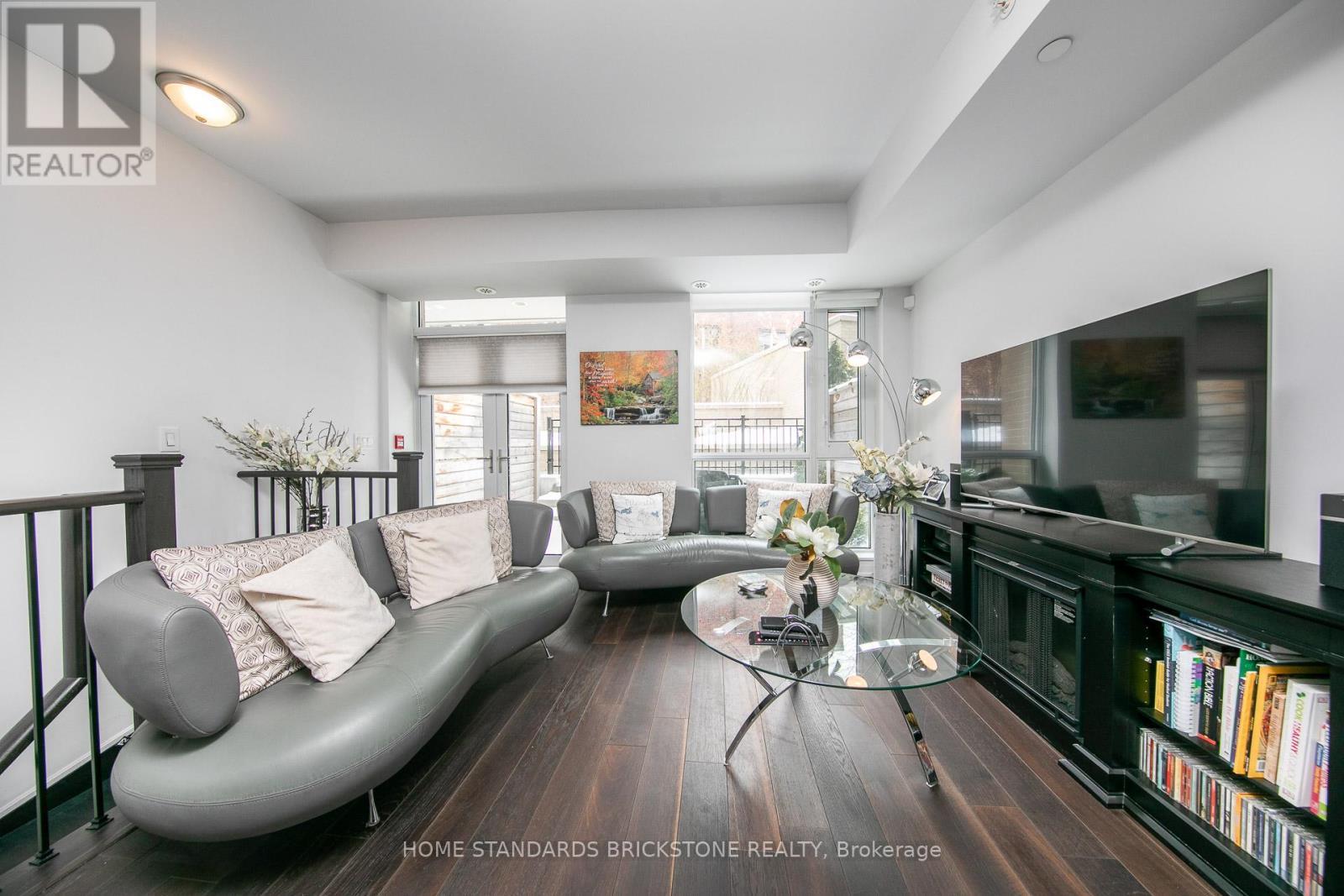 Th121 - 223 Duplex Avenue, Toronto, ON - Indoor Photo Showing Living Room