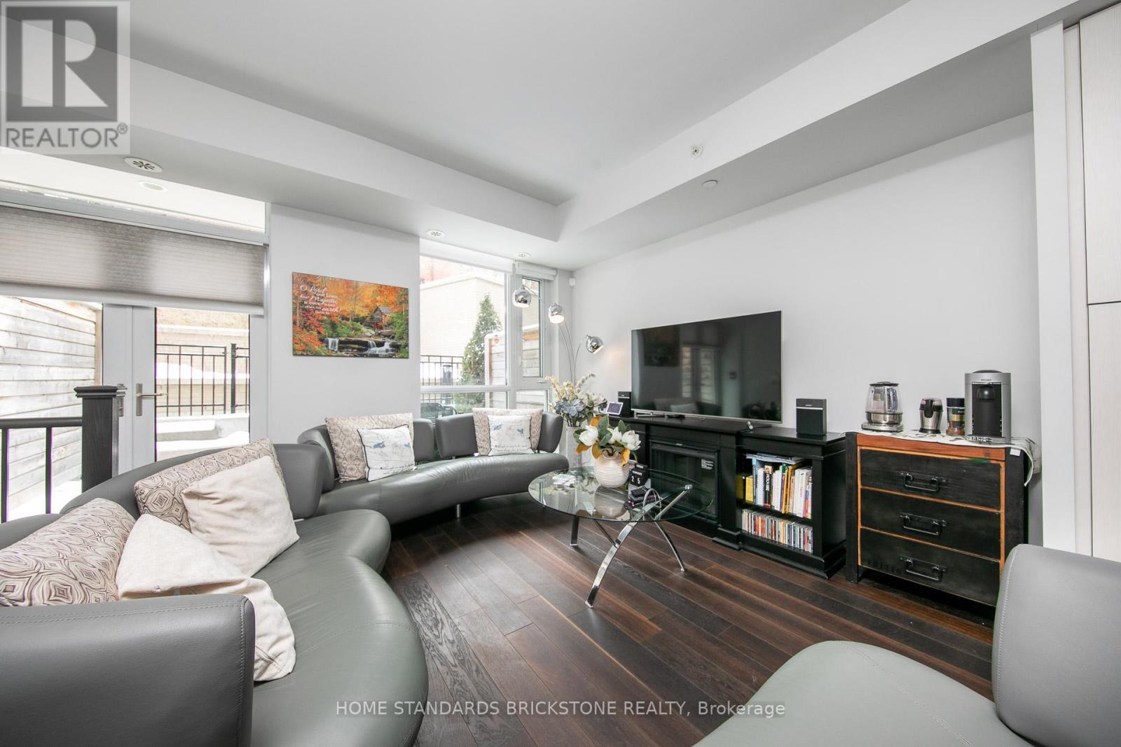 Th121 - 223 Duplex Avenue, Toronto, ON - Indoor Photo Showing Living Room