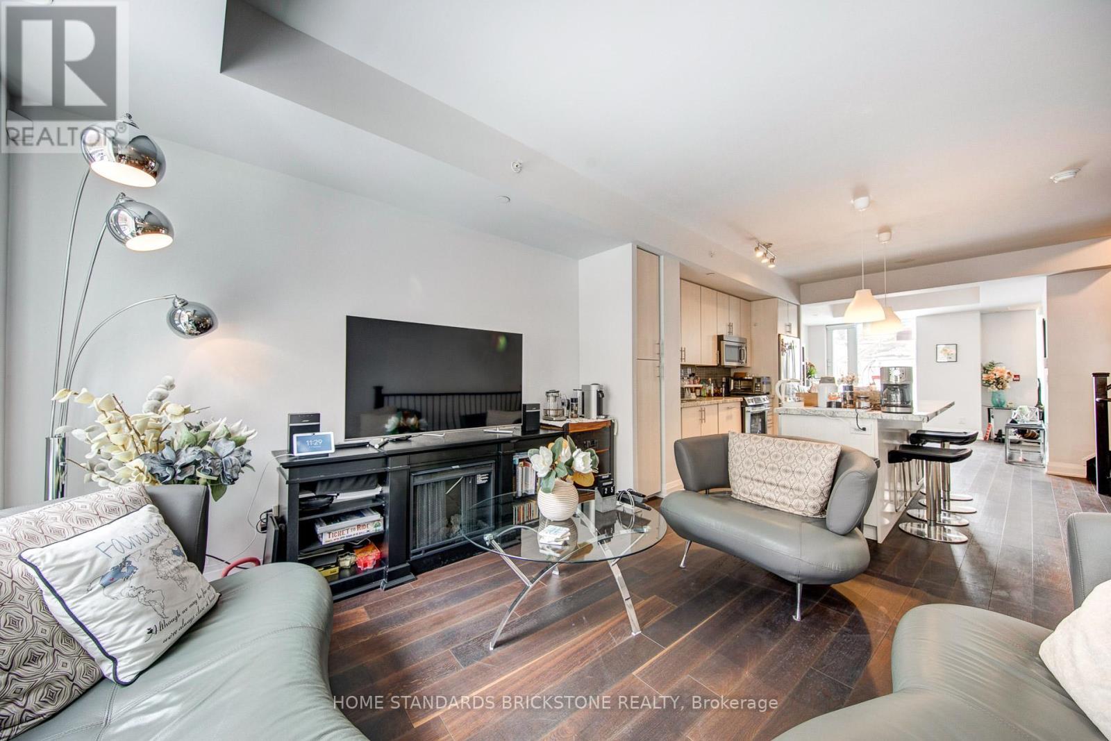 Th121 - 223 Duplex Avenue, Toronto, ON - Indoor Photo Showing Living Room
