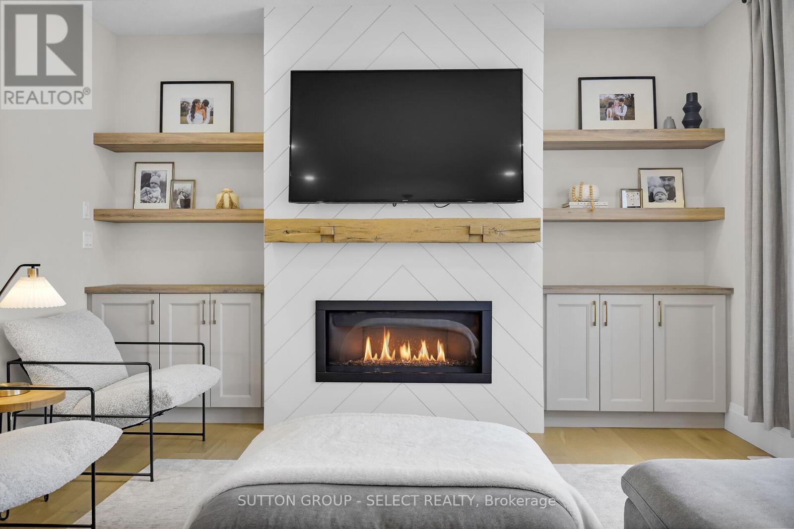 173 Collins Way, Strathroy-Caradoc (Se), ON - Indoor Photo Showing Other Room With Fireplace