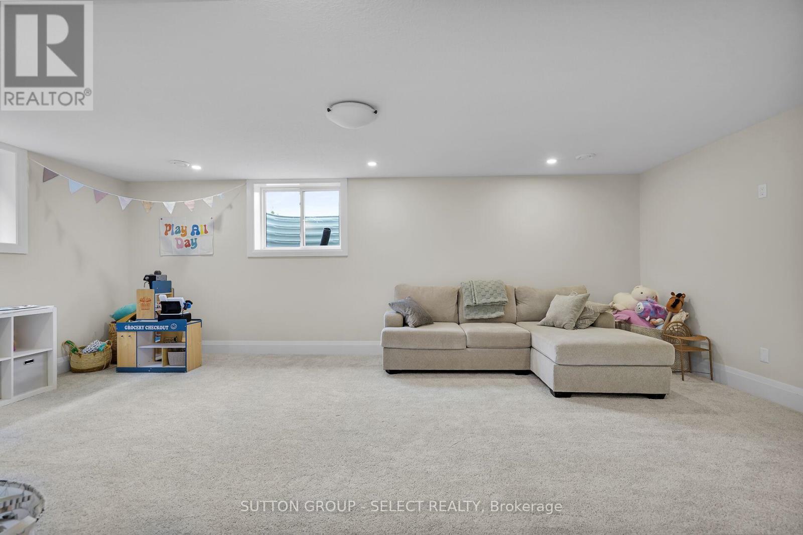 173 Collins Way, Strathroy-Caradoc (Se), ON - Indoor Photo Showing Other Room